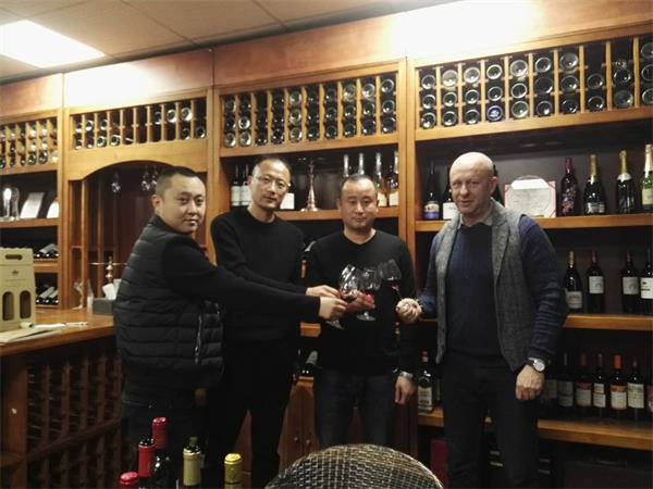 山东青岛客户前来羞羞羞视频网站总部考察羞羞视频APP免费下载